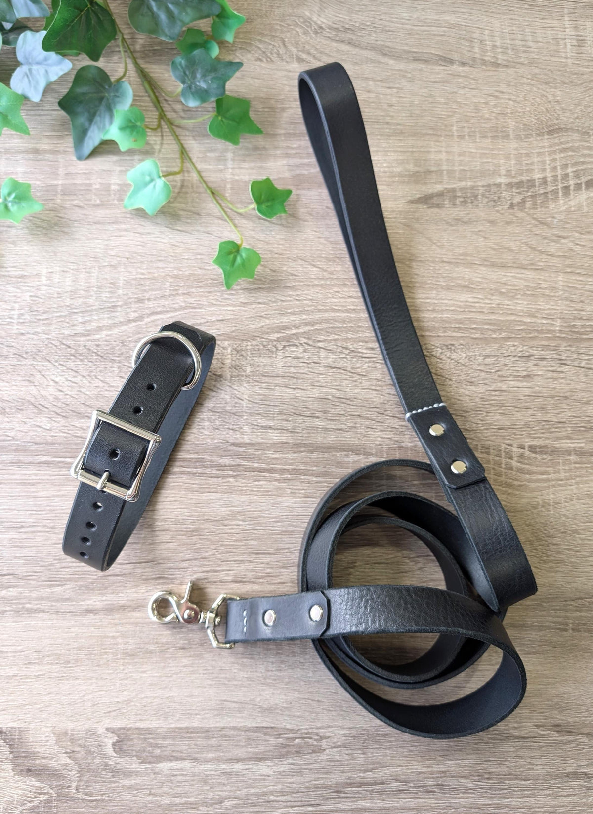 Full Grain Leather Dog Leash – 5 ft - Black with Nickle